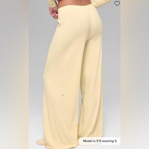 ALO Candlelight Yellow Midrise Dreamlight Wide-Leg Staight Leg Pants